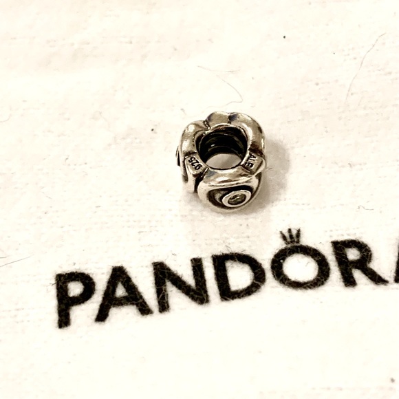 PANDORA Silver flower with 4 Cubic Zirconia centers - Picture 2 of 2